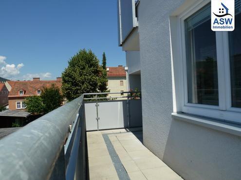 Hübsche, komfortabel ausgestattete 2 Zimmer-Wohnung mit Balkonterrasse in sonniger Ruhelage