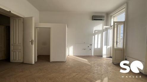 #SQ - SANIERUNGSBEDÜRFTIGER STILALTBAU MIT BALKON - MARIAHILFERSTRAßE / TOP 23