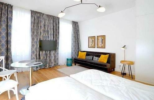 DESIGN-MÖBLIERTES STUDIO // DESIGN-FURNISHED STUDIO APARTMENT