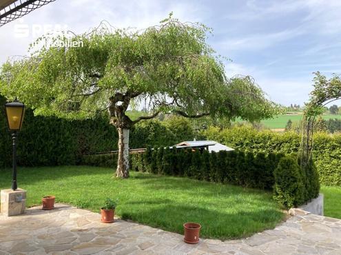 SONNIGES GROSSZÜGIGES EINFAMILIENHAUS MIT TOLLEM FERNBLICK, POOL UND GEPFLEGTEM GARTEN