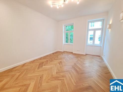 Erstbezug nach Sanierung + Küchenaktion!: 1 Zimmerwohnung in wunderschönem Stilaltbau!