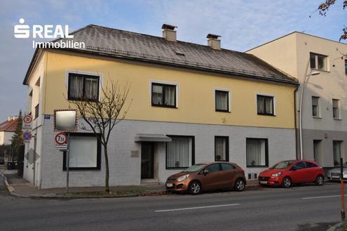 Haus mit großer Wohnung und Geschäft/Büro/Praxis mitten in Amstetten!!!!