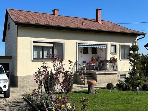 Wohnen im idyllischen Kapellerfeld - Einfamilienhaus mit Garten, Terrasse und Garage