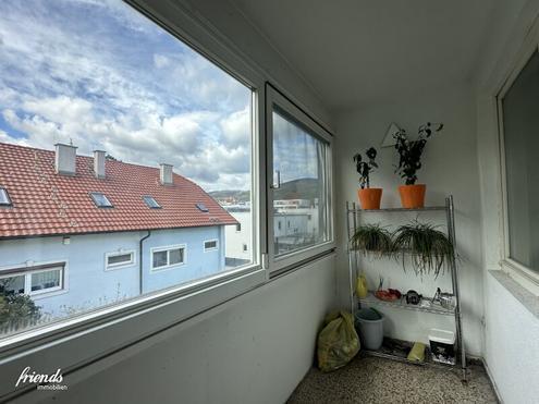 Perfekt geschnittene 3-Zimmer Wohnung mit Loggia und Parkplatz