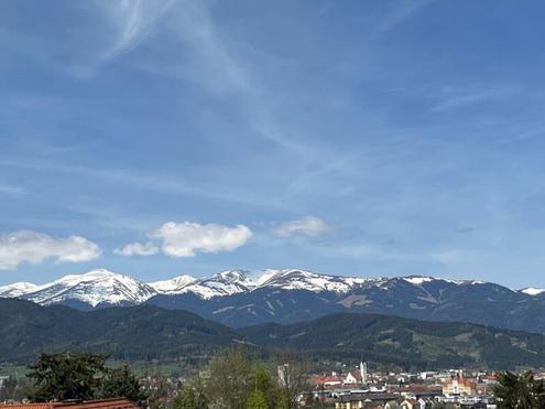 Baugrund im Grünen mit Bergblick