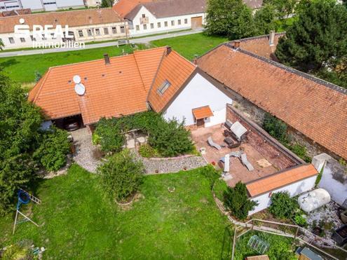 Einzigartiges Land-/Einfamilienhaus mit großem Nebengebäude und prächtigem Garten