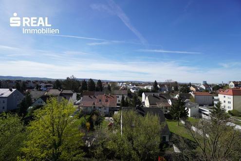 Bahnhof-Nähe / 4 Zimmer-Wohnung mit unverbaubarem Fernblick