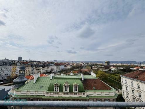 MAISONETTE DACHGESCHOSSWOHNUNG MIT GROSSEN TERRASSEN UND TRAUMHAFTEM BLICK