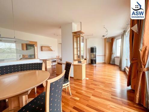 Tolle, klimatisierte Maisonette-Wohnung mit 3 Schlafzimmern, 2 Badezimmer, Küche, Dachterrasse und Balkon