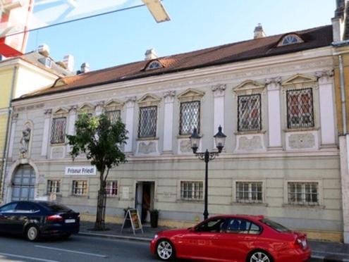 Stockerau Hauptplatz, 78m² Wohnung in historischem Haus