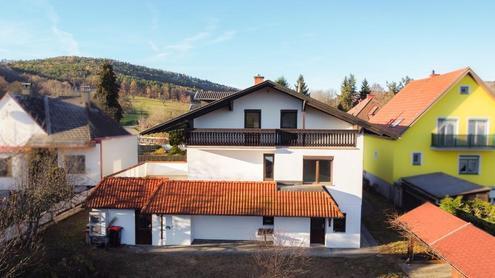 Sanierungsbedürftig, aber mit viel Potenzial - Haus in Oberpetersdorf steht zum Verkauf!