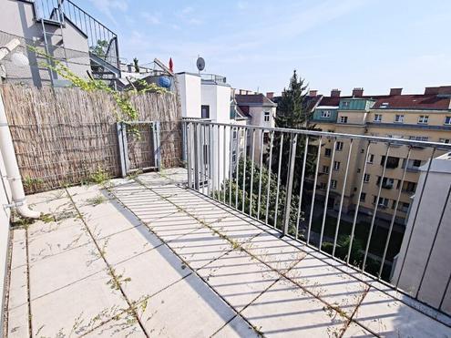 DACHGESCHOSS, ROLLINGERGASSE, 63 m2 Maisonette mit 12 m2 Terrasse, Wohnküche, 1 Zimmer, Wannenbad, Parketten