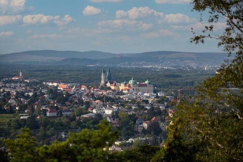 Traumhaftes Grundstück mit Bebauungstudie, Nähe Kahlenberg