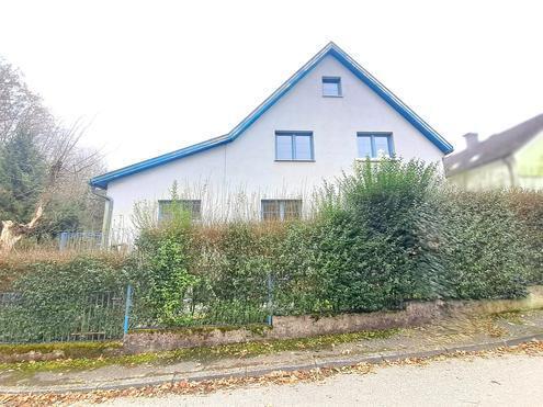 Zweifamilienhaus mit kl. Garten u. Garage in ruhiger Sackgasse in Amstetten