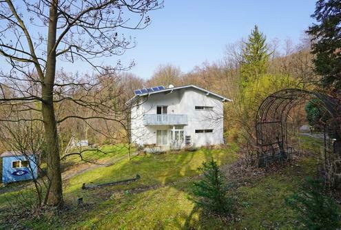 Malerische Grünlage auf Doppelparzelle am Kordon mit Fernblick