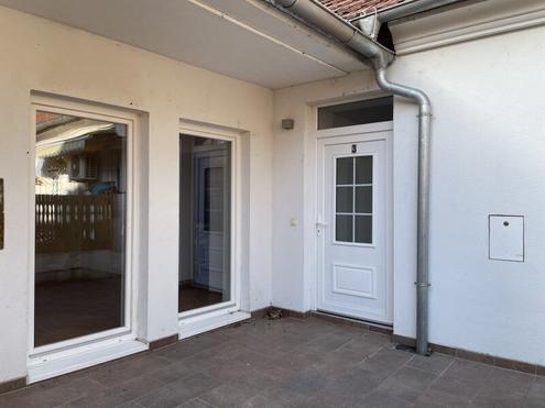 BEZAUBERNDE 2-ZIMMER:WOHNUNG MIT TERRASSE UND CARPORT - GRÜNRUHELAGE!