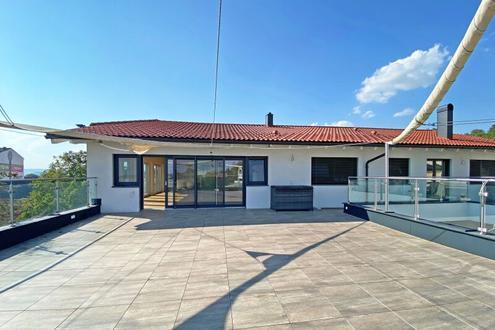 Mediterranes Flair beim Neusiedlersee: Dachterrassentraum mit Weinkeller