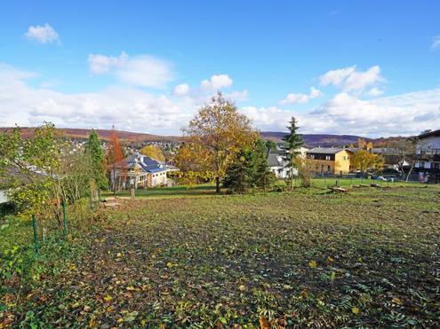 Herrliches Baugrundstück in zweiter Reihe zur Straße - Aufschließung bezahlt!