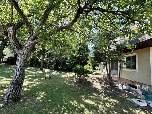 Einfamilienhaus mit Mansardedach und großem Garten, sowie viel Komfort + Möglichkeit sich im unweit umliegenden Badetei…