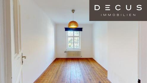 | ZAUBERHAFTE 2 ZIMMER-WOHNUNG IM ALTBAU | 49m² | IDEAL FÜR PÄRCHEN, SINGLES ODER STUDENTEN | MIT BLICK INS GRÜNE | 3.O…