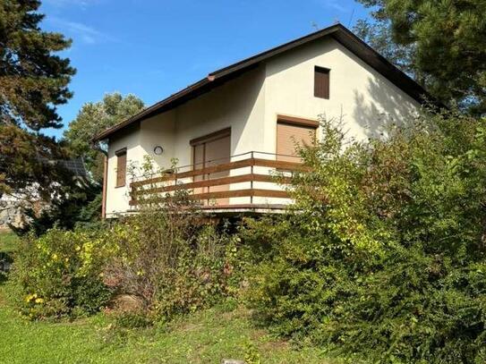 Baugrundstück mit Seeblick und sanierungsbedürftigem Haus in Neusiedl/See!