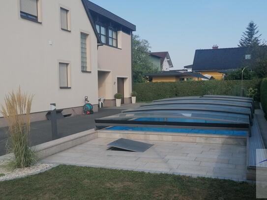 Reserviert ! ZUM VERLIEBEN! Sehr gepflegtes Einfamilienhaus mit traumhaftem Pool in guter Nachbarschaft!