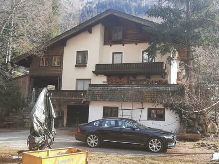 Mehrfamilienhaus mit ca. 1450 m² großen Grundstück!