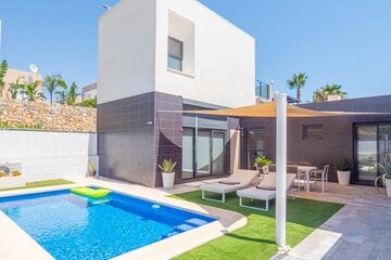 Moderne Villa mit 3 Schlafzimmern, 2 Bädern und Gemeinschaftspool im La Finca Golf Resort