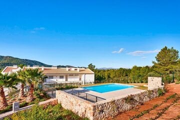 Wunderschöne Erdgeschoss-Wohnungen mit 3 Schlafzimmern und Gemeinschaftspool neben einem Golfplatz und nur 400 m vom Strand