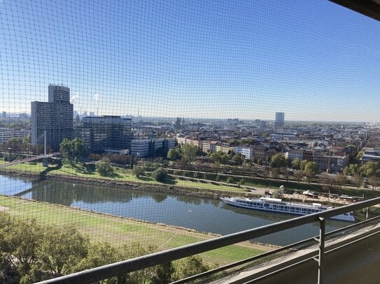 Mitten in Mannheim: 3-Zimmer-Wohnung mit tollem Ausblick