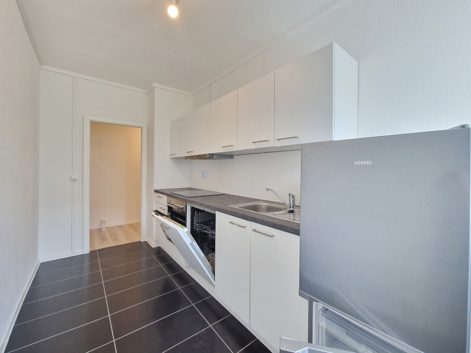                                                              ** 2 NKM geschenkt*! ** - Wir renovieren - 2-Zimmer-Wohnung mit Weitblick!                                                       in Neuhausen (München)