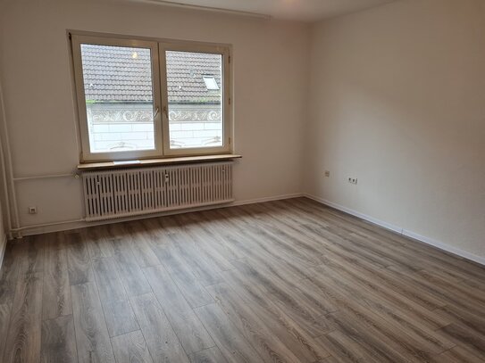 Renovierte 2-Zimmer-Wohnung im 1. Obergeschoss zu vermieten!