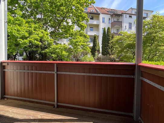 Schöne 2 Zimmer Wohnung mit Balkon, separater Küche und Bad mit Tageslicht