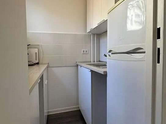 Ruhig zum großen Innenhof gelegene, lichtdurchflutete, moderne 1 Zimmer Wohnung