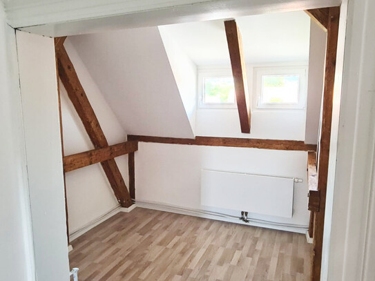 ERSTBEZUG - Wunderschöne komplett sanierte 4 Zimmer Dachgeschoss Wohnung