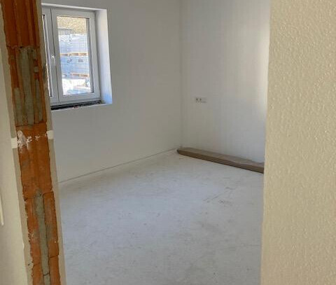 Sozialbauwohnung *nur mit Wohnberechtigungsschein* 3-Zimmer mit Balkon Nahe Zentrum