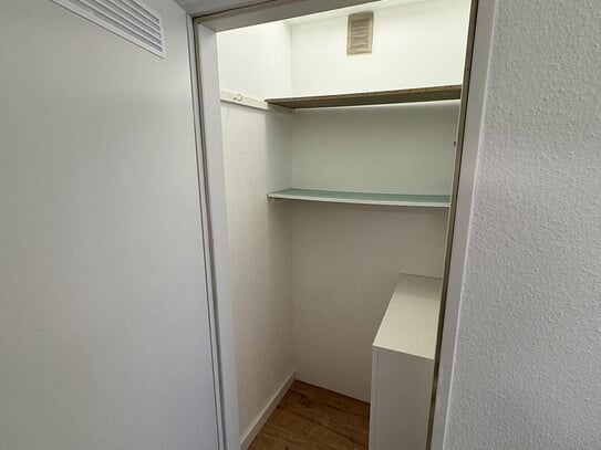 Barrierefreie 2 Zimmer-Wohnung mit Einbauküche und großem Sonnenbalkon