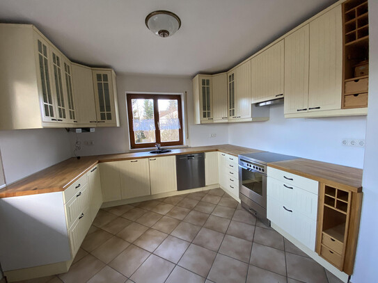 Große Maisonette in einem Zweifamilienhaus mit rießigem Garten in ruhiger Familienlage