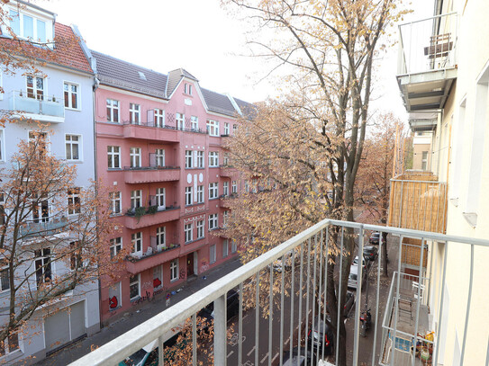 Frisch sanierte 2-Zimmer Wohnung in der Weserstraße | mit Balkon