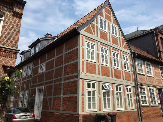 Stade, Innenstadt, 3-Zi-EG-Whg im Altstadthaus, mit Terrasse und KFZ-Stellplatz