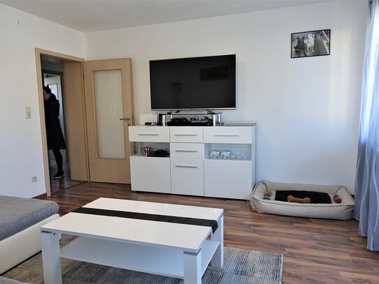 WILLKOMMEN ZUHAUSE! TOP GEPFLEGTE UND GUT AUFGETEILTE 2 ZIMMER WOHNUNG MIT BALKON!