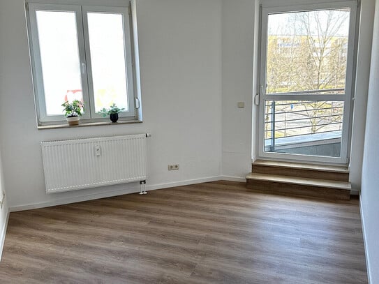 Moderne 2-Zimmer Wohnung mit Aufzug, Balkon und TG-Stellplatz, hell & neu renoviert