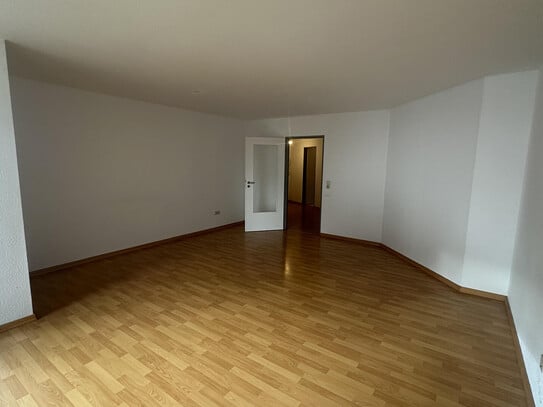 schöne helle 3-Zimmer Whg., Küche, Diele, 2 x Bad inkl. TG Stellplatz