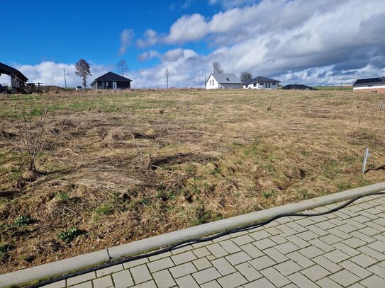 * Alles auf einer Ebene mit Exlusivem Grundstück in Roßbach Neubaugebiet *