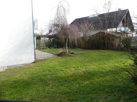 Wohnen in Bestlage! 3 Zimmer Wohnung in Heilsbronn mit schönem Gartenanteil!