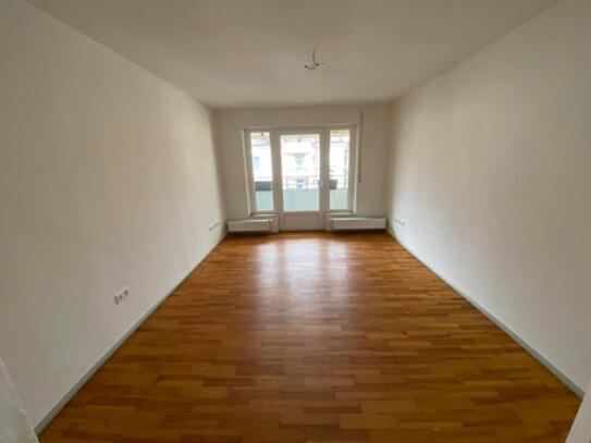 WIE NEU 3-Zimmer-Wohnung, Balkon, Parkettboden, 3.OG (ganz oben) Nürnberg, Nähe Wöhrder Wiese/U-Bahn