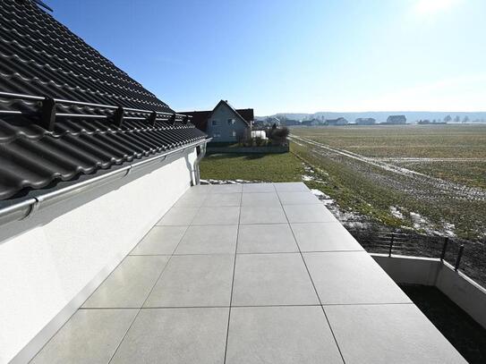 Perfekte 3-Zi.-Wohnung mit großer Balkonterrasse & Weitblick! Neubau-Erstbezug (KfW 40-Effizienzhaus), Breitenbrunn - O…