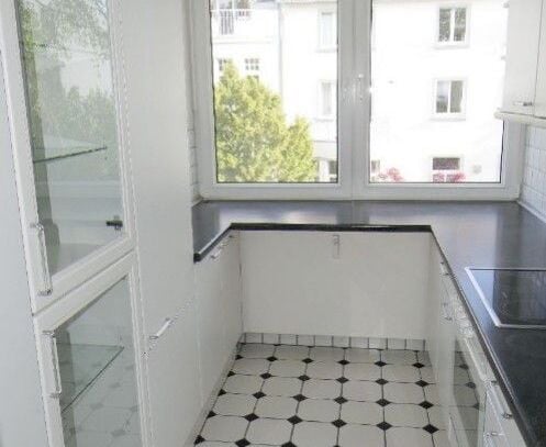 Düsseldorf-Grafenberg: 4-Zimmer-Wohnung mit Einbauküche und Balkon in bevorzugter Lage!