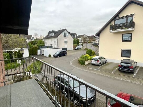 Ideal für 2 Personen! Attraktive 3,5-Zimmer-Wohnung im 1.Obergeschoss mit 2 Bädern und Balkon