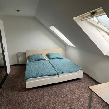 teilmöblierte, ruhige 2-Zi-WHG inkl. Einbauküche und TG-Platz in Meuschau zu vermieten